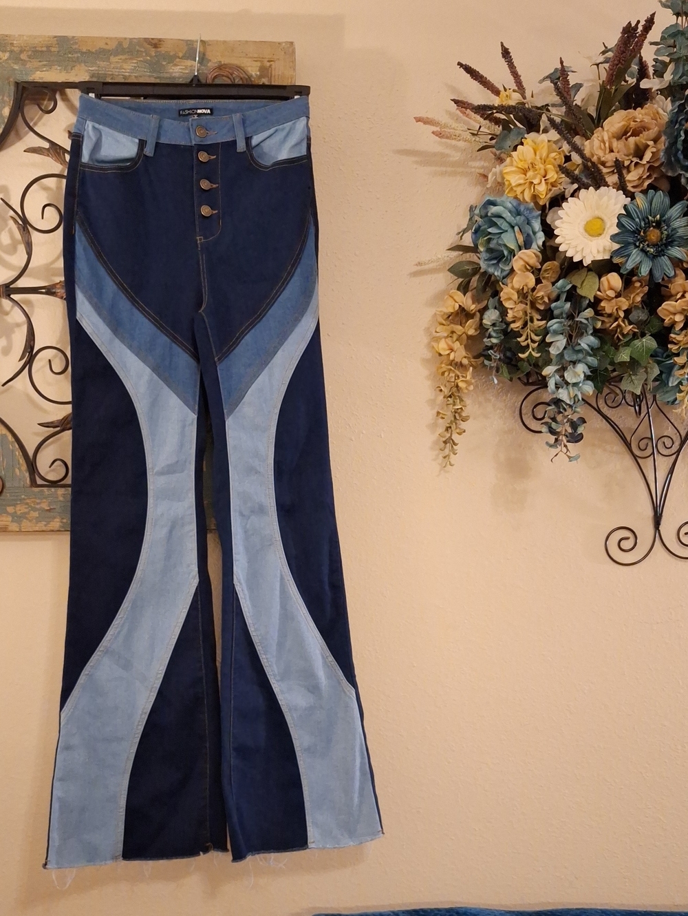 Fashion Nova Two-Tone Blue Patchwork Flare Jeans. Size 3 - Picture 5 of 11